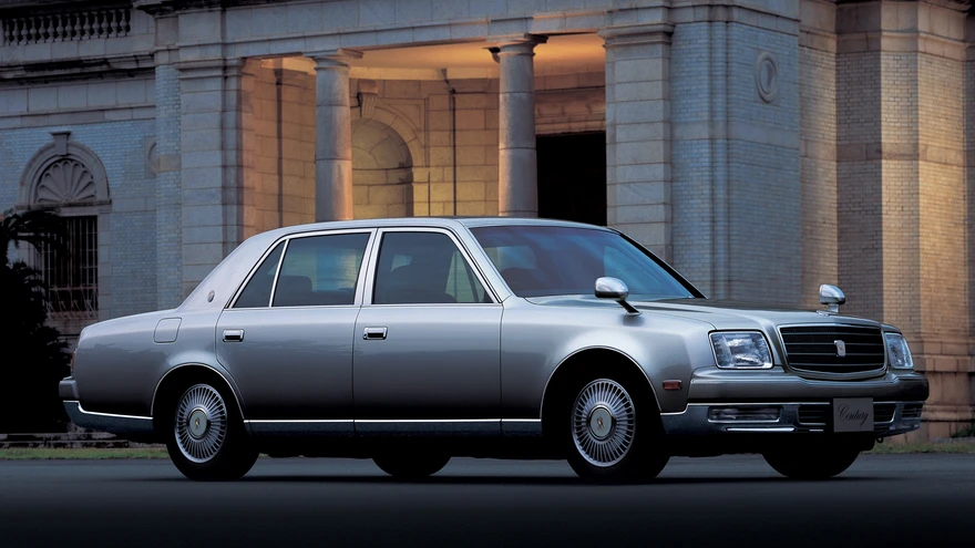 Konservatiivne Century G50 on omapärane segu 1970test, tänapäevast ning millestki sootuks ajatust. Kandiline kere on soliidne ning puhta joonega, sellest õhkub tagasihoidlikku elegantsi.