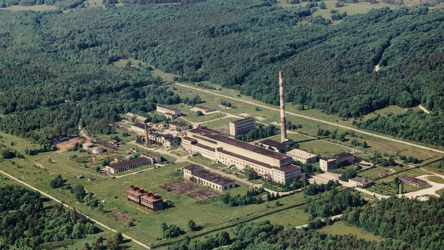 Paldiski allveelaevnike õppekompleks koosnes nõukogude ajal 39 hoonest, objekti teenindas ühtekokku umbes 1400 inimest.