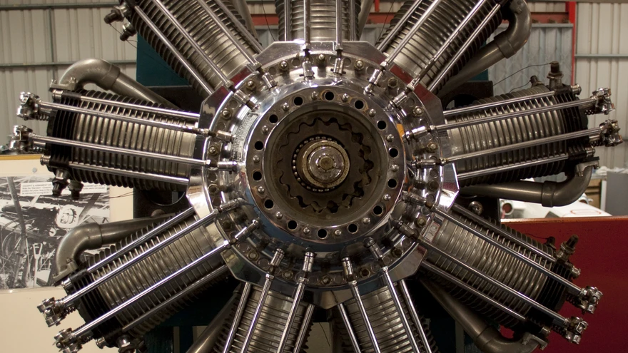 Rotatiivmootoreid (silindrid pöörlevad ümber liikumatu väntvõlli) kasutati I maailmasõja ajal.