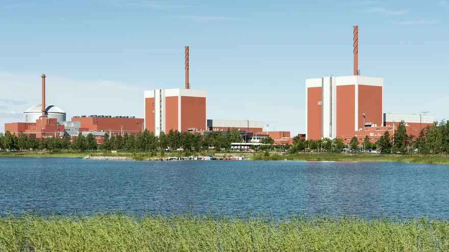 Meie põhjanaabrite Olkiluoto tuumajaama ehitamisel on osalenud nii mõnigi eestlane. Hetkel töötavad kaks 891 MW võimsusega reaktorit ning ehitamisel on veel üks 1600 MW energiablokk.