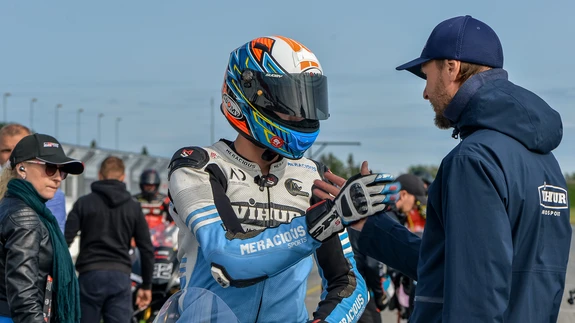 Sellest hooajast astub täiskohaga Superbike’i sõitjana esmakordselt starti Silvester Sarapik (Aprilia, Vihur Motosport), kes kõigi üllatuseks võitis samas klassis eelmise hooaja avaetapi.