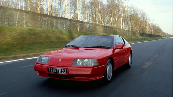 Alpine GTA püüab pilke tänapäevalgi.