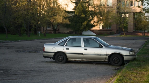 romu, mahajäätud auto
