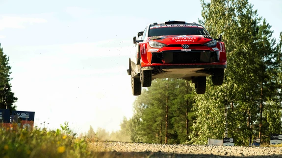 Kiired kruusakatsed ja sobiv stardipositsioon Eesti ja Soome rallidel tõid Sami Pajarile karjääri kaks esimest etapivõitu.