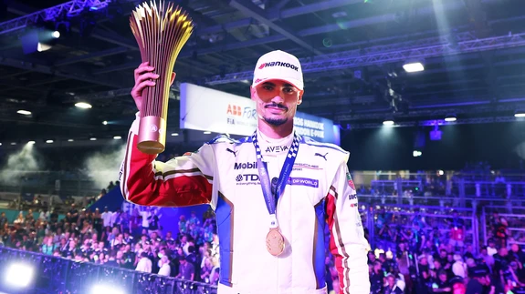 Pascal Wehrlein on teine sõitja Formula E sarja ajaloos, kes kroonitud meistriks kahel korral.