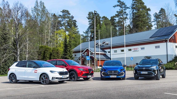 Hipiajastul tähendas väikeauto Mini või väikest Fiati, kuid sellest ajast alates on väikeauto kontseptsioon märkimisväärselt edasi arenenud. Automaatkäigukast ja rikkalik mugavusvarustus on tänapäeval peaaegu enesestmõistetavad.