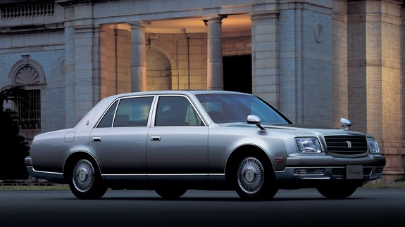 Konservatiivne Century G50 on omapärane segu 1970test, tänapäevast ning millestki sootuks ajatust. Kandiline kere on soliidne ning puhta joonega, sellest õhkub tagasihoidlikku elegantsi.