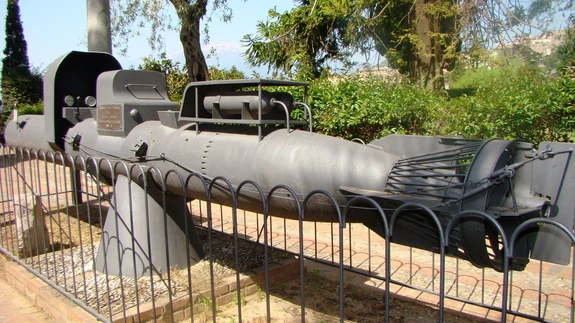 Inimtorpeedo sabaosas paiknes elektrimootor ja sõukruvi, mis oli kaitseks vees triiviva prügi eest kaetud voolundajaga.