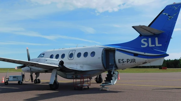 Praegu lendab mandrilt saartele Transaviabaltika Jetstream 32 ES-PJR. Vanus 28 aastat.