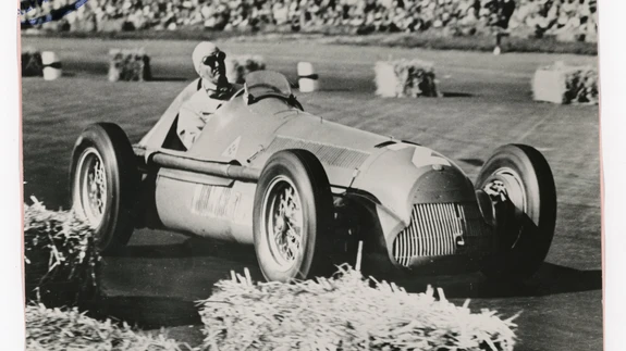13. mail 1950. aastal Inglismaal Silverstone´i ringrajal toimunud esimese F1 MM-etapi võitis Alfa Romeo Tipo 158 roolis olnud itaallane Emilio Giuseppe (Nino) Farina.