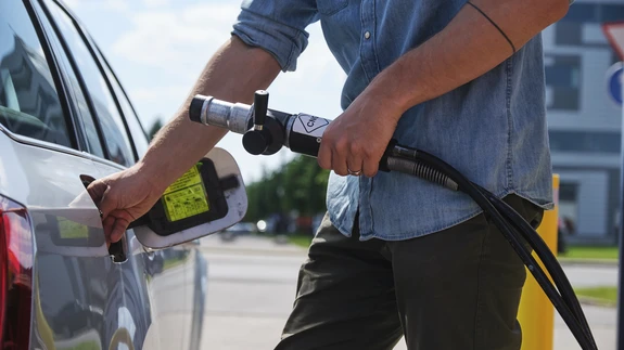 CNG tankimine ei erine oluliselt bensiini või diisli tankimisest