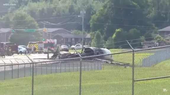 Lennuk põles ära, reisijad pääsesid kergete vigastustega.