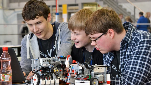 RoboMiku Lahing on MTÜ Robootika ja MTÜ Robotexi koostöös korraldatud suur üle-Eestiline robootikavõitlus, kus igas vanuses robootikud võtavad mõõtu 16 eri võistlusalal.