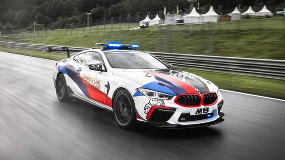 Turvaauto BMW M8.