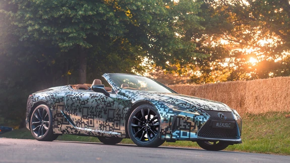 Lexus LC kabriolett.