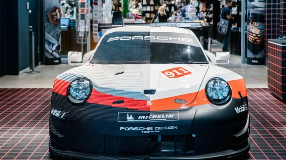 Eriline Porsche 911 RSR.