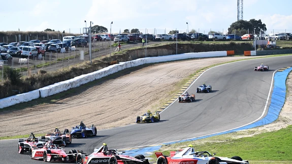 Jarama ringrajal toimunud testisõitude käigus korraldati ka testvõistlus, kus kaksikvõidu saavutasid Porsche sõitjad.