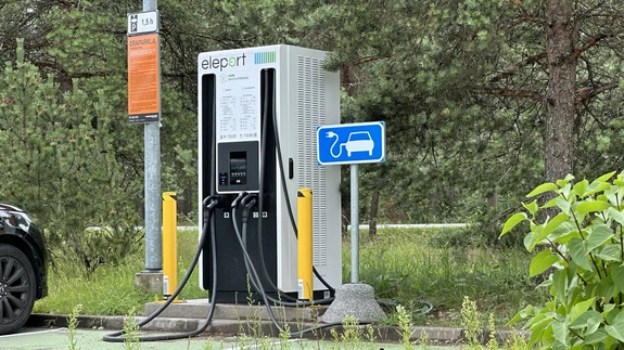 Eleporti kiirlaadija Raudalu Konsumis.