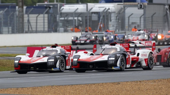 Esireast startinud kaks Toyota GR010 Hybrid autot lõpetasid 89. korda toimunud Le Mansi 24 tunni sõidu kaksikvõiduga.