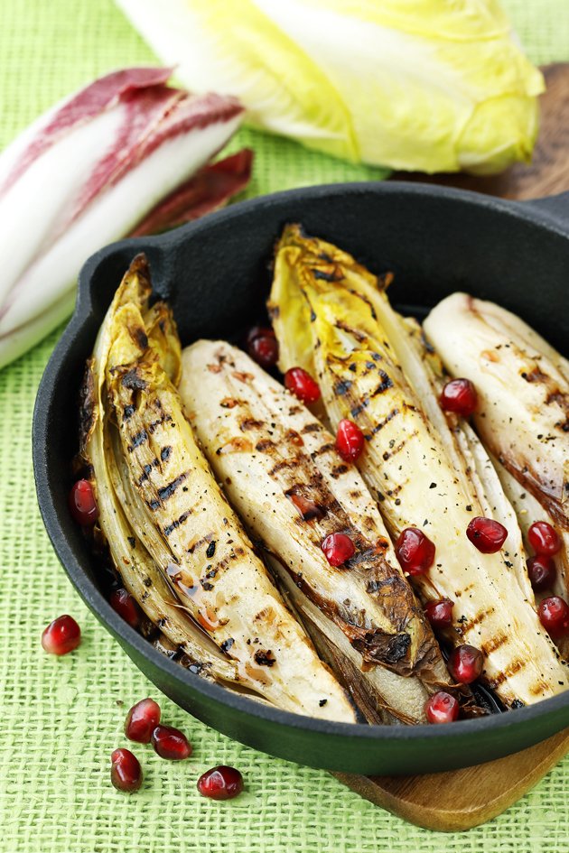 Grillitud salatsigur granaatõunasiirupiga.