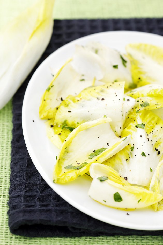 Salatsigur ürdikastmega.