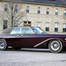 Virgil Exneri loodud kolossaalne 6,22 m pikkune limusiin Duesenberg Model D (1966) jäi küll prototüübiks, kuid andis sellegipoolest retroliikumisele mõjusa tõuke. Selle välimusest võtsid inspiratsiooni näiteks mõned 1960te lõpu Fordid ja Lincolnid.