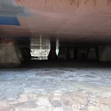 Dokki tulnud laev lastakse umbes kahesajale betoonist kiilblokile ja see protsess nõuab ülimat täpsust.