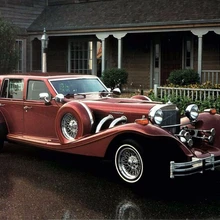 Excalibur pani aluse neoklassikutele – autodele, mis väliskujult sõjaeelseid masinaid matkisid. See oli 1920te aastate Mercedes-Benzi välimusega ja Corvette´i V8-mootoriga muskelauto.