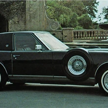 USA väiketootjate looming paistis sageli silma pompöössuse ja halva maitse poolest. Floridas tegutsenud Grandeur Motor Car Corporation tootis kaheistmelist mudelit Grandeur Opera Coupe (1977-84).