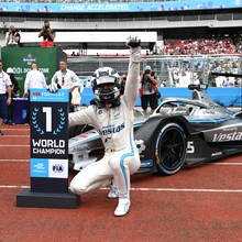 Mercedese sõitja oli teist aastat järjest võidukas Formula E MM-sarjas ja seekord krooniti meistriks Stoffel Vandoorne.