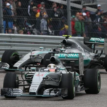 Uue turboajastuga 2014. aastal algas Mercedese valitsemisaeg – pildil Lewis Hamilton juhtimas Nico Rosbergi ees.