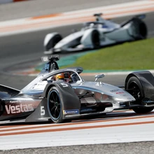 Mercedese võistkond panustab algaval hooajal noortele sõitjatele ja lisaks mullu debüteerinud Stoffel Vandoorne’ile (pildil) palgati tiimi F2-sarja meister Nyck de Vries.