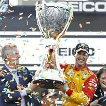 Joey Logano saavutas esikoha hooaja viimasel NASCAR Cupi etapil ja võitis sellega ka oma teise meistritiitli.