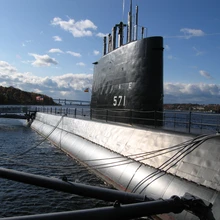 1955. aastal USA-s vette lastud esimene tuumaallveelaev USS Nautilus (SSN-571) veedab täna pensionipõlve kui muuseumilaev.